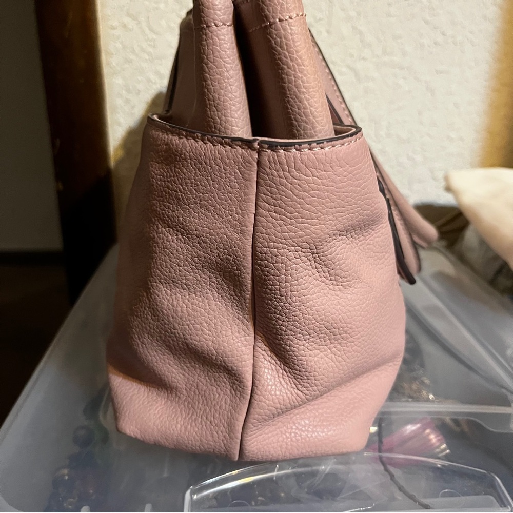 Chic Blush Leather Shoulder Bag - Picture 3 of 8